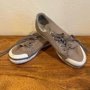 Keen canvas shoes